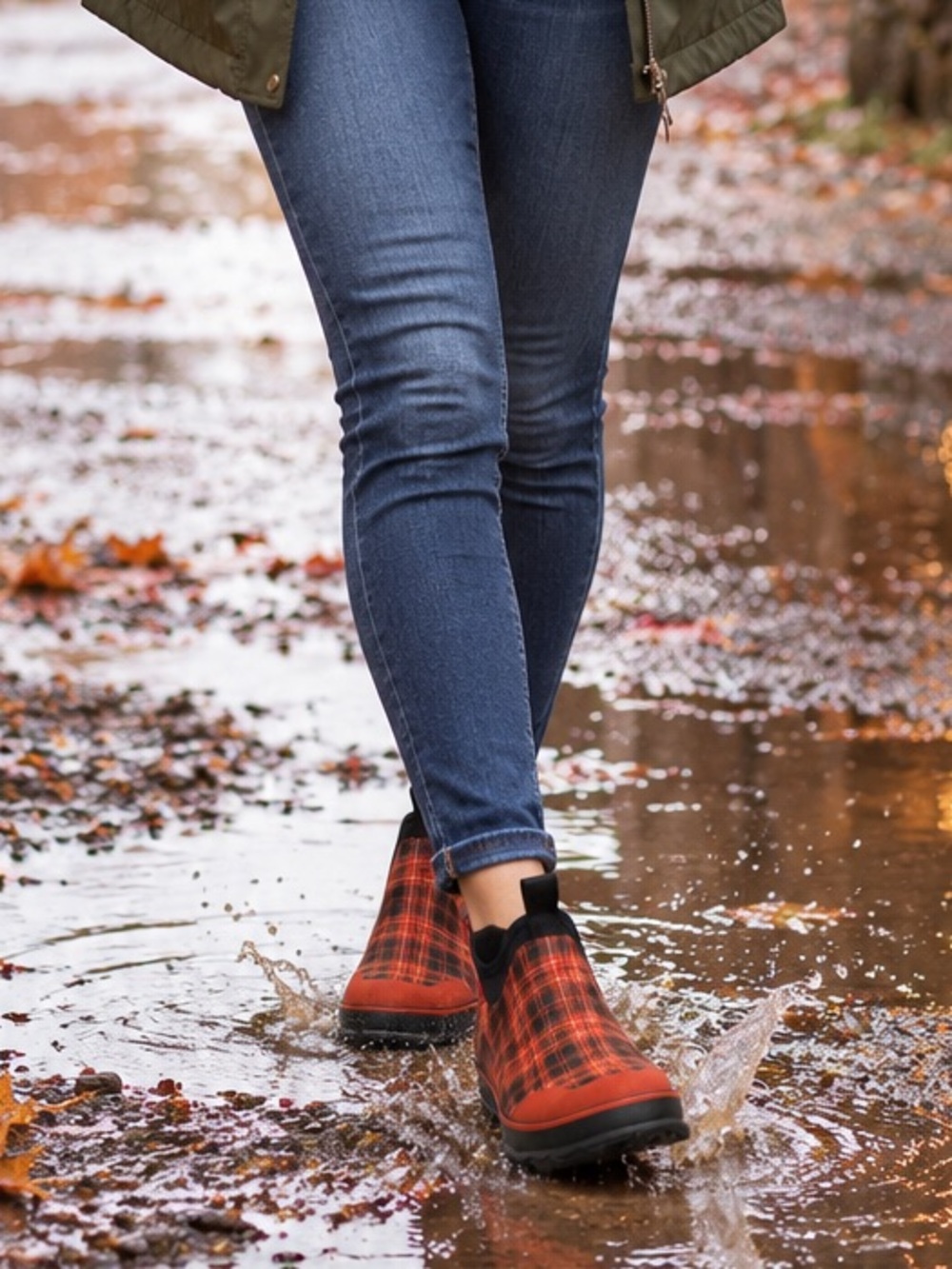 Baffin Waterproof Plaid Pull-On Ankle Rain Boots | Women’s Size 6 | Red Black